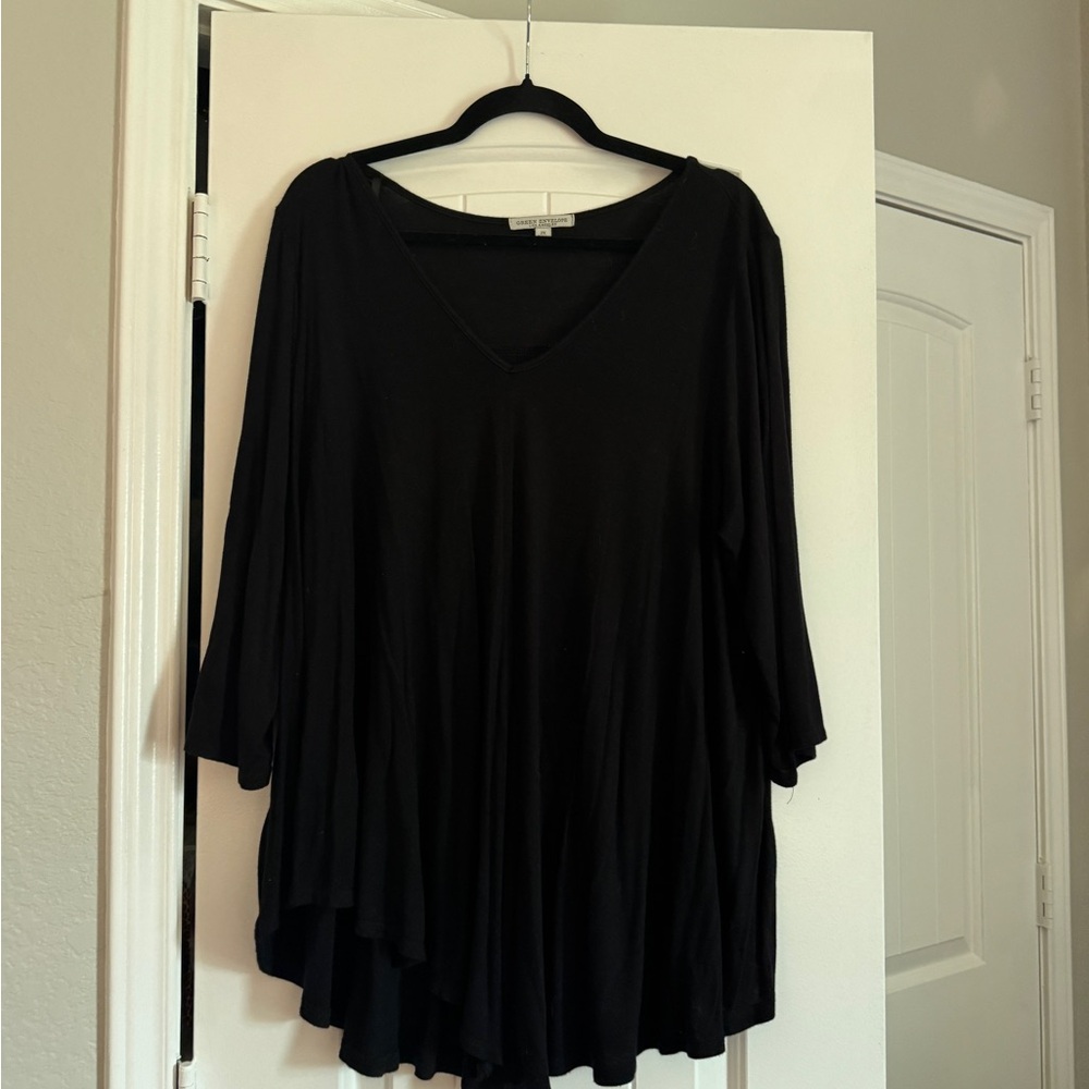 Green Envelope Black V-Neck Flowing Tunic